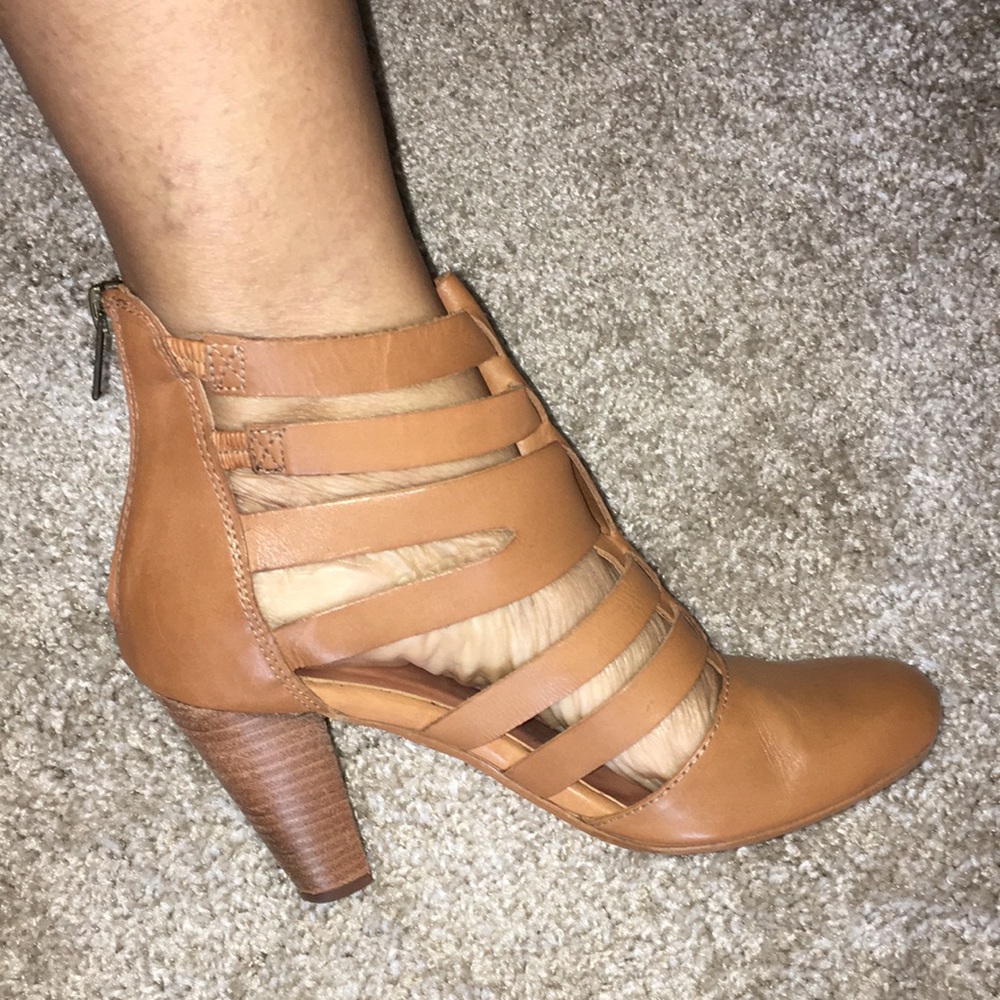 SEYCHELLES REAL LEATHER STRAPPY COGNAC COLOR BOOTIE SIZE 7.5 EUC